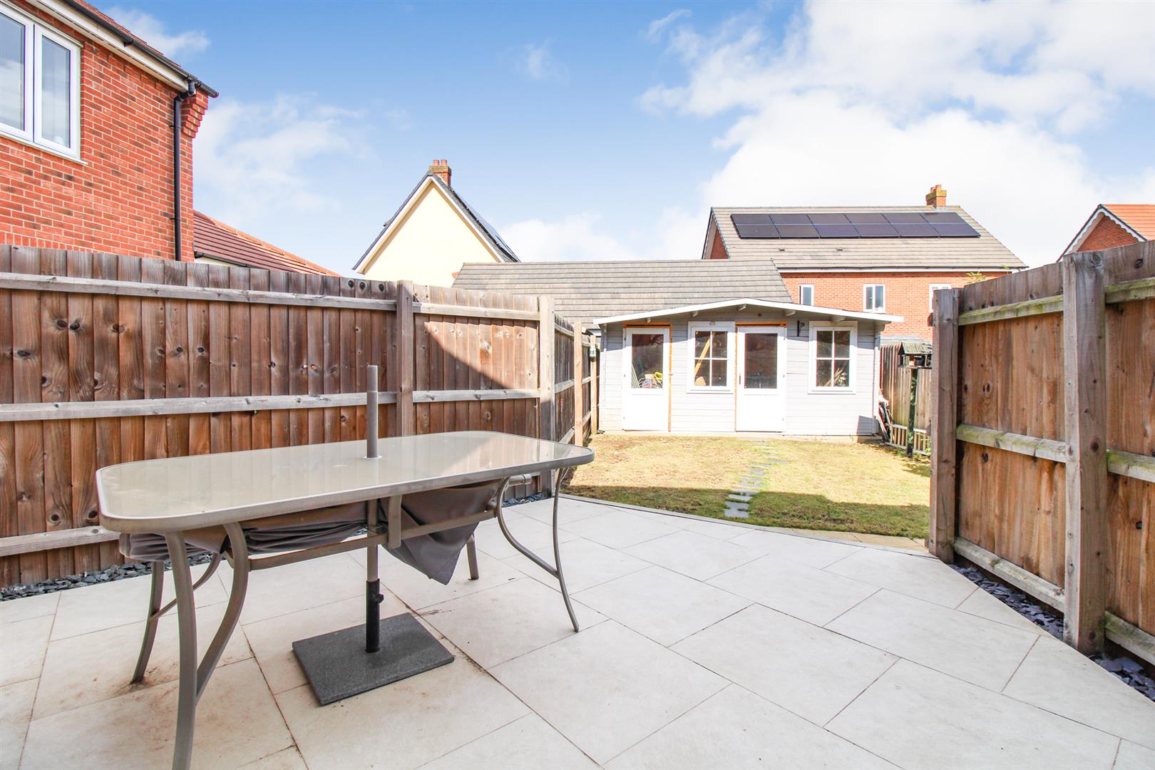 3 bed property in Croxden Gardens, Bedford